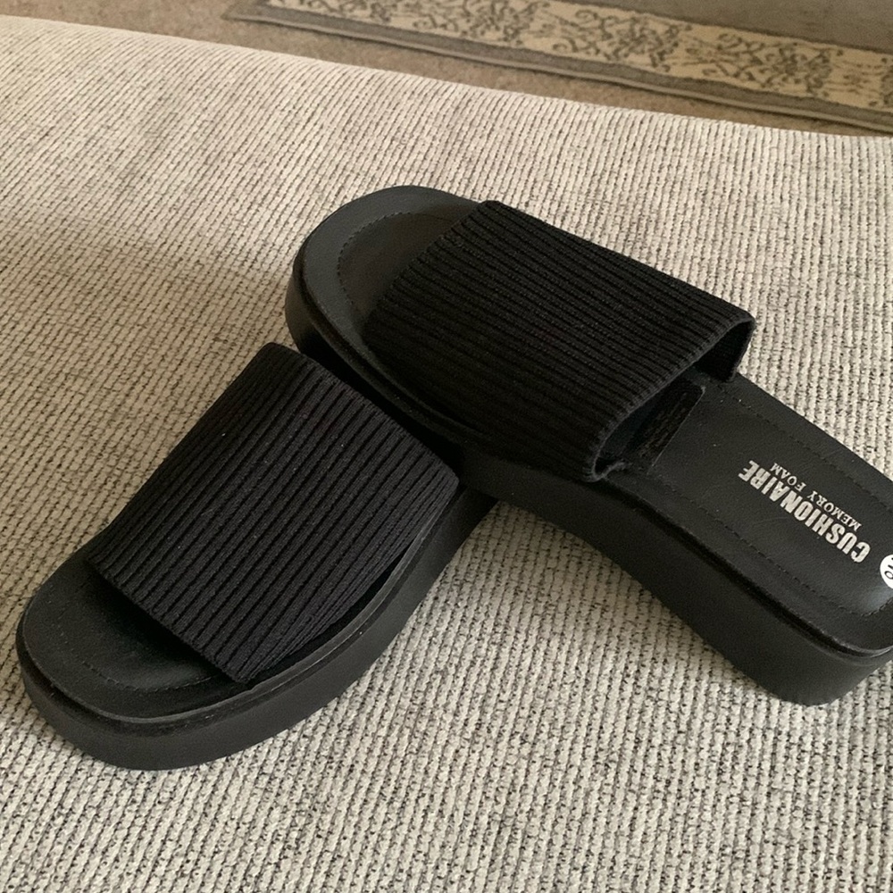 Lower price! Cushionaire open the wedge sandal